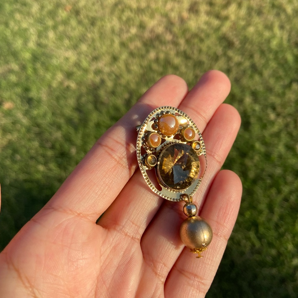 Elegant Gold and Brown Women's Pendant Brooch